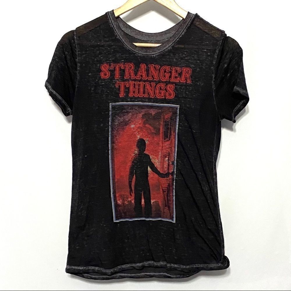 Stranger Things burn out Tee sz small black red